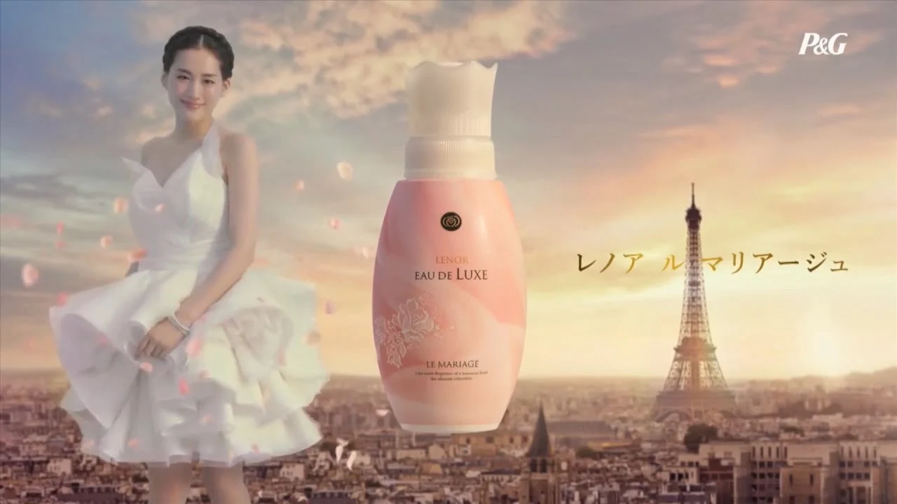 【日本CM】綾瀨遙穿迷你裙婚紗在巴黎鐵塔前跌下代表什麼？